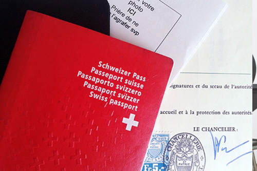 Swiss Re lobbies against tighter immigration rules